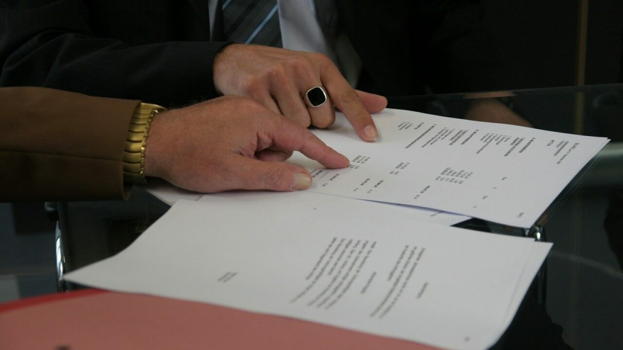 Caractère abusif de la clause de déchéance du terme dans un prêt immobilier et validité du commandement de payer valant saisie immobilière